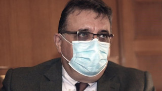 Εξαδάκτυλος: «Γι' αυτό απαγορεύεται η μουσική - Μέχρι 8 μέτρα απελευθερώνονται τα σταγονίδια όταν τραγουδάμε»