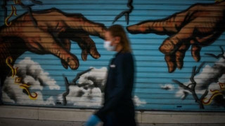 Lockdown: Εξετάζεται η απαγόρευση κυκλοφορίας από τα μεσάνυχτα