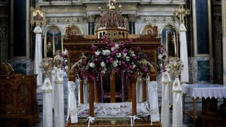 Μεγάλη Παρασκευή: Πώς θα γίνει ο Επιτάφιος, γιατί δεν θα έχει γαρύφαλλα