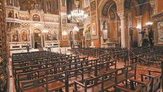 Θεσσαλονίκη: Στη δικαιοσύνη έξι ιερείς που έκαναν Ανάσταση μετά τις 21:00