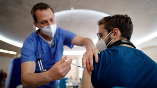 Εμβόλια Pfizer-Moderna: Σε νέους άνδρες τα περισσότερα περιστατικά μυοκαρδίτιδας