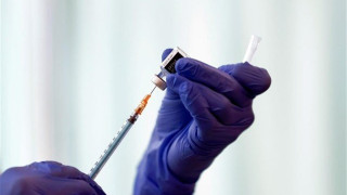 ΑΠΙΣΤΕΥΤΟ: Έκαναν... κατά λάθος εξαπλή δόση εμβολίου σε 23χρονη!