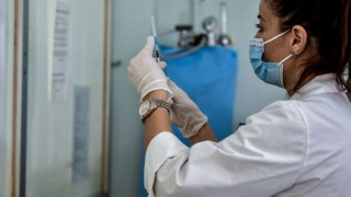 Ηλικιακή ομάδα 40-44: Ανοιξε η πλατφόρμα για όλα τα εμβόλια