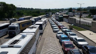 Έβρος: Ουρές στα σύνορα Ορμενίου που άνοιξαν με 24ωρη λειτουργία