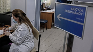 Εμβόλια: Έρχονται εμβολιασμοί και για τους άνω των 16 ετών
