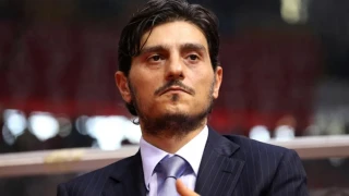 Δεν κάνει εμβόλιο ο Γιαννακόπουλος, δεν θέλει να αλλοιωθεί το DNA του!!!