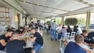 Μπλούζα με... φτερά αετού φοράει ο Γκαρσία στο γεύμα συσπείρωσης πριν τον τελικό!