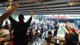 Οι ΠΑΟΚτσήδες έκαναν... Τούμπα μια καφετέρια στο κέντρο της Θεσσαλονίκης