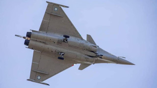 Rafale: Στα… γαλανόλευκα το πρώτο μαχητικό μας