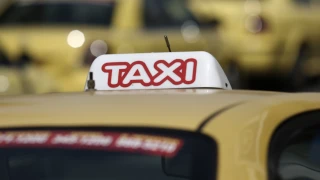 Lockdown: Αυξάνονται σε τρεις από δύο οι επιβάτες στα ταξί