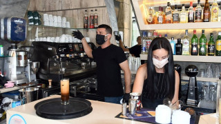 Παγώνη: Να κλείνουν στη 01:30 τα καταστήματα εστίασης