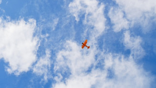 Βαρύ πρόστιμο σε πιλότο - Έβλεπε αισθησιακή ταινία εν ώρα πτήσης