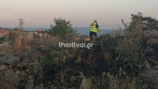 Έσβησε η φωτιά στο Πανόραμα- Αλαλούμ με την εκκένωση κατοικιών