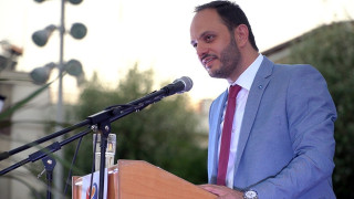 Δαρδαμανέλης: «Θα μοιάζει με beach bar η πλαζ Αρετσούς» - Τι απαντά για την αύξηση των τιμών