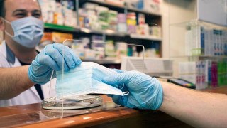 «Πόλεμος» φαρμακείων – κυβέρνησης για τα self-tests