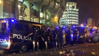 Λαϊκά δικαστήρια έξω από το «Μπερναμπέου»