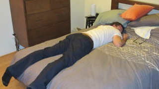 Μόνο στο Λας Βέγκας: Μέθυσε και κοιμήθηκε με τη δίδυμη αδερφή της συζύγου του