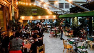 Η μουσική επιστρέφει από σήμερα στην εστίαση, μέχρι τη 01:30 η κυκλοφορία