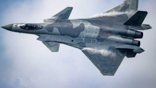 J 20: Η Κίνα αποκάλυψε τα αναβαθμισμένα μαχητικά πέμπτης γενιάς