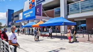 «Διευκολύνσεις» εμβολιασμένων, όλα τα σενάρια - Από Δευτέρα οι ανακοινώσεις