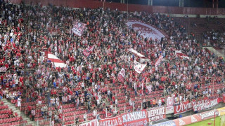 Ολυμπιακός: Συνθήματα οπαδών κατά Μητσοτάκη και πολιτικών στο «Γ. Καραϊσκάκης»