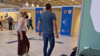 Εμβολιάστηκε ο Πάμπλο Γκαρσία, συνοδεία της... Λάουρα!