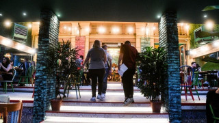 Εμβόλιο control: Θα... τρώνε πόρτα στα μαγαζιά οι ανεμβολίαστοι