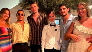 Γαλαζοαίματοι, ποδοσφαιριστές και σπουδαίοι τραγουδιστές στο Νησί των Ανέμων [pics&vid]