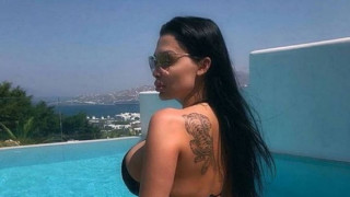 Η πορνοστάρ Aletta Ocean αναστατώνει τη Μύκονο