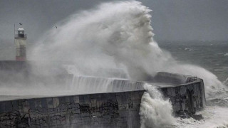 VIRAL: Φωτογράφος είδε τον Ποσειδώνα στα κύματα!