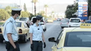 Κορωνοϊός: Μάσκα στο αυτοκίνητο, λεωφορείο και τρένο, πότε πέφτει πρόστιμο 150 ευρω