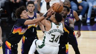 NBA: Μέγας Αντετοκούνμπο αλλά 2-0 οι Σανς