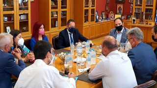 Στην Καλαμαριά ο Στέλιος Πέτσας, τι είπε με Δαρδαμανέλη - H μπουγάτσα και το... πιροσκί