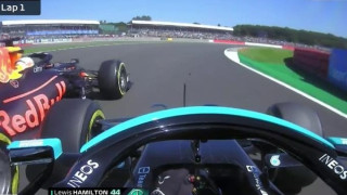 Τρομαχτική «σέντρα» μεταξύ Χάμιλτον-Φερστάπεν και κόκκινη σημαία στο Σίλβερστόουν! (pics, vid)