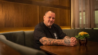 Σκαρμούτσος: «Δεν αισθάνομαι ασφαλής με ανεμβολίαστους στην κουζίνα»