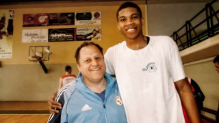 Πρώτος προπονητής Αντετοκούνμπο: «Πριν από τον Γιάννη είδα παιδιά να πεθαίνουν!»