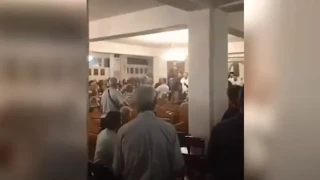 Νεάπολη Θεσσαλονίκης: O μητροπολίτης κήρυττε υπέρ του εμβολιασμού, πιστός αντέδρασε