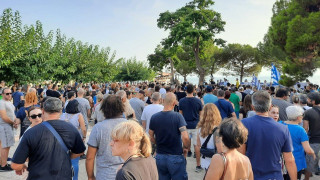 Πορεία πολιτών κατά του υποχρεωτικού εμβολιασμού στο κέντρο της Θεσσαλονίκης