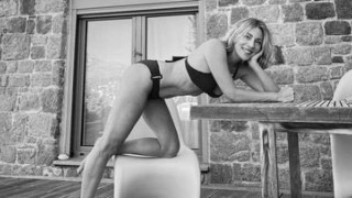 Σμαράγδα Καρύδη: Φωτογραφία με μαγιό χωρίς ρετούς!