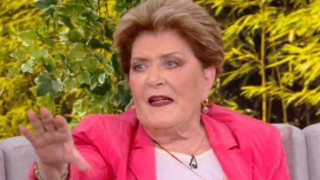 Βάσια Τριφύλλη: Δεν προλάβαιναν τα «γαλλικά» της στον αέρα