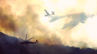 Μεγάλη φωτιά στη Βάθεια Μάνης - εκκενώθηκε οικισμός