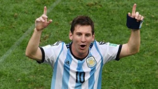 Έκοψαν τα δάχτυλα του Μέσι (pics)