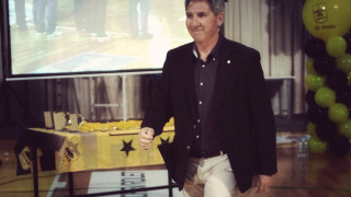 Δίνουν τα χέρια με Κούη