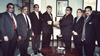 Ο δημοσιογράφος θέλει τον πλούσιο Πακιστανό του