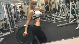 H Μπάρμπι της Ρωσίας: Δεν είχε ποτέ αγόρι και μένει ακόμη με τους γονείς της