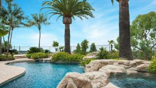 Η βίλα του Κόμπι που προκαλεί ίλιγγο! (pics)