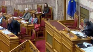 Έξω φρενών ο Βαρουφάκης με τον Κασιδιάρη (vid)