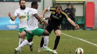 Θέλει να τελειώνει με την παραμονή