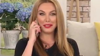 Το απρόσμενο τηλεφώνημα on air και η "μπηχτή" για την τηλεθέαση (ΒΙΝΤΕΟ)