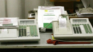 Το «τσιπ» της φοροδιαφυγής! Eκδίδουν αποδείξεις και μετά τις σβήνουν...